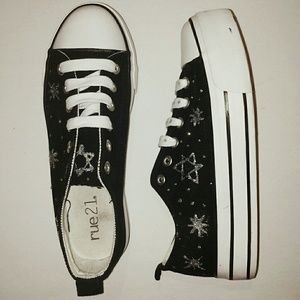 women's/girl's shoes